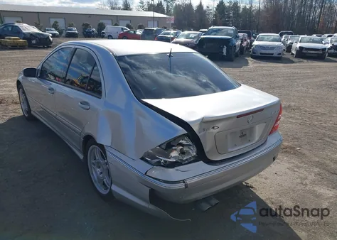 2004 Mercedes-Benz C 32 Amg z USA, uszkodzony, nr VIN WDBRF65J54F487465